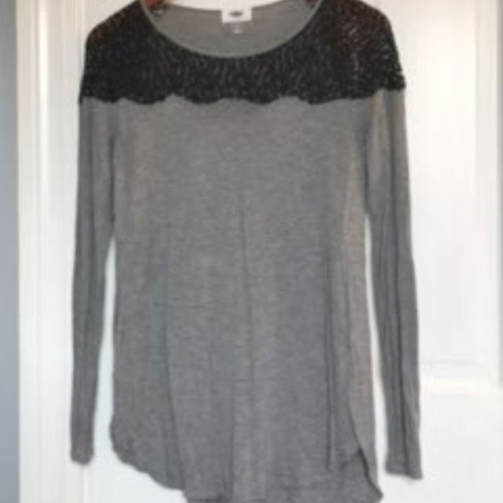 Old Navy Gray Tunic with Black Lace Accent, Size S